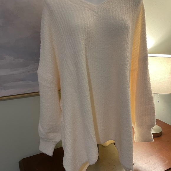 Cream V-neck Sweater - Picture 2 of 6